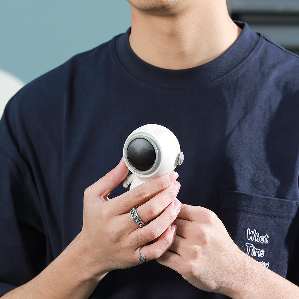 MF040 Spaceman Shape Silent Cooling Fan Mini Handheld Neck-mounted Fan , 3 Speed Mode 900mAh Battery (CE Certificate)