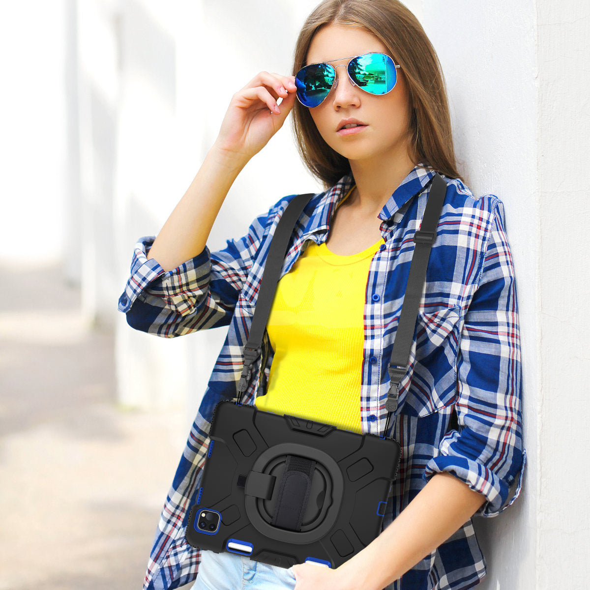For iPad Pro 11-inch (2018) / (2020) / (2021) / (2022) / Air (2020) / (2022) Kickstand PC+TPU Tablet Case with Shoulder Strap
