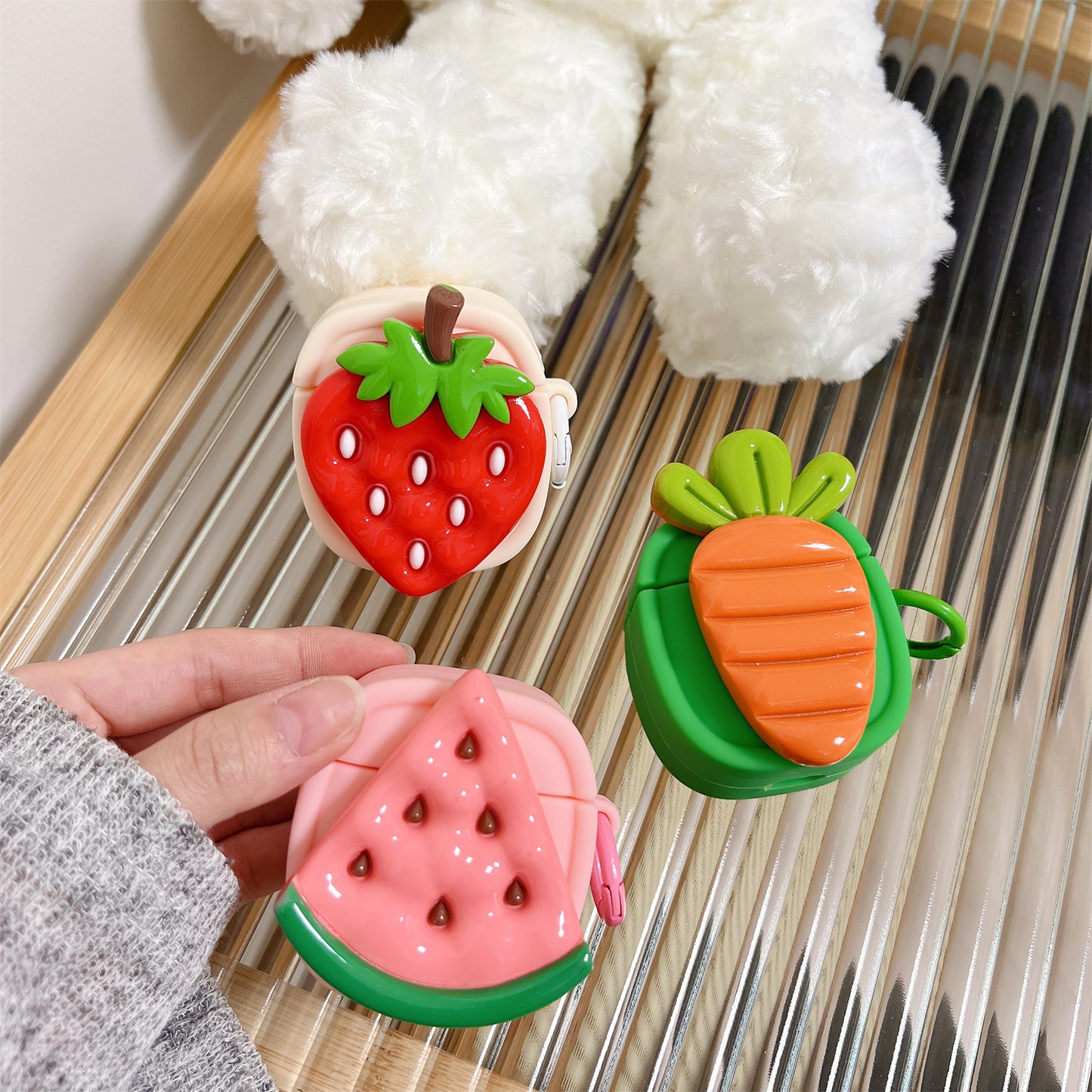 Creative Fruit Earphone Case for Apple AirPods with Charging Case (2016) / (2019) / AirPods with Wireless Charging Case (2019) Silicone Cover with Buckle