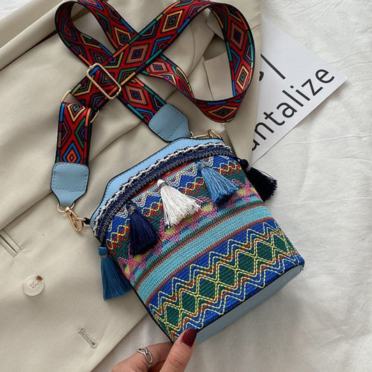Teen Girls Canvas Shoulder Bag Ethnic Style Women's Crossbody Bag with Tassel Decoration for Shopping, Vacation