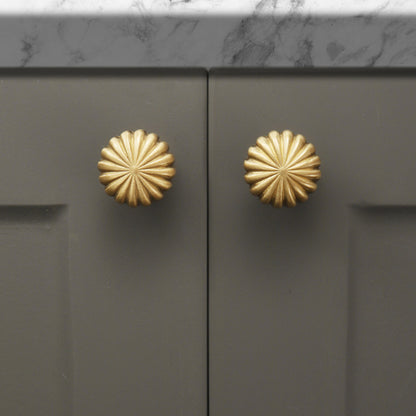 Nordic Pumpkin Shape Golden Brass Handle Cabinet Pull Knob Furniture Decor with 25mm Screw, Size S