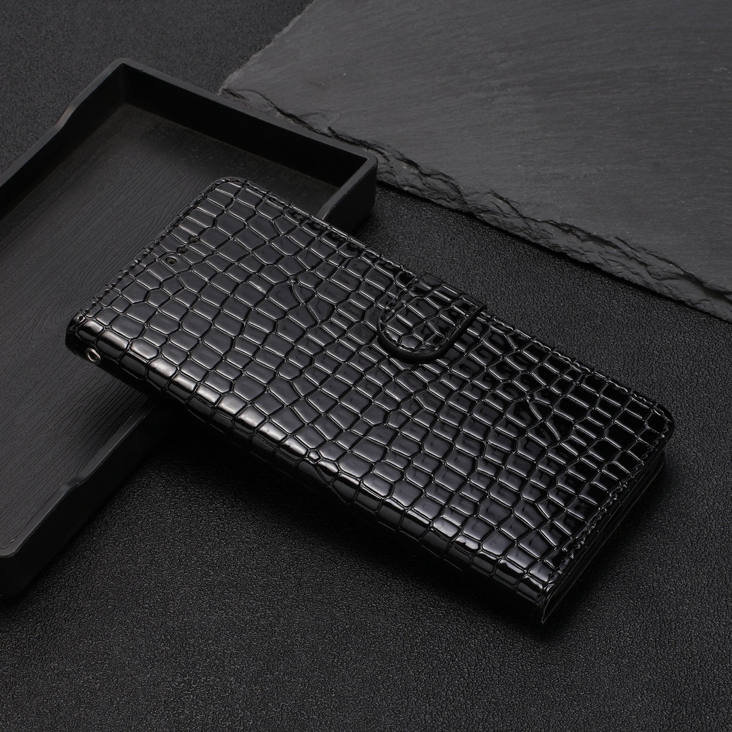 For Samsung Galaxy A04s 4G (164.7 x 76.7 x 9.1 mm) Anti-scratch Leather Wallet Stand Cover Crocodile Texture Phone Case