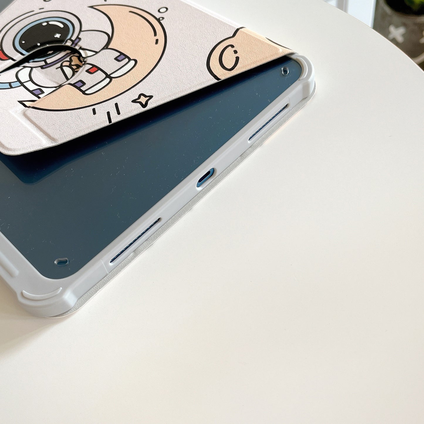 For iPad 10.9 (2022) Rotating Trifold Stand Tablet Case PU Leather Pattern Smart Cover with Auto Wake / Sleep