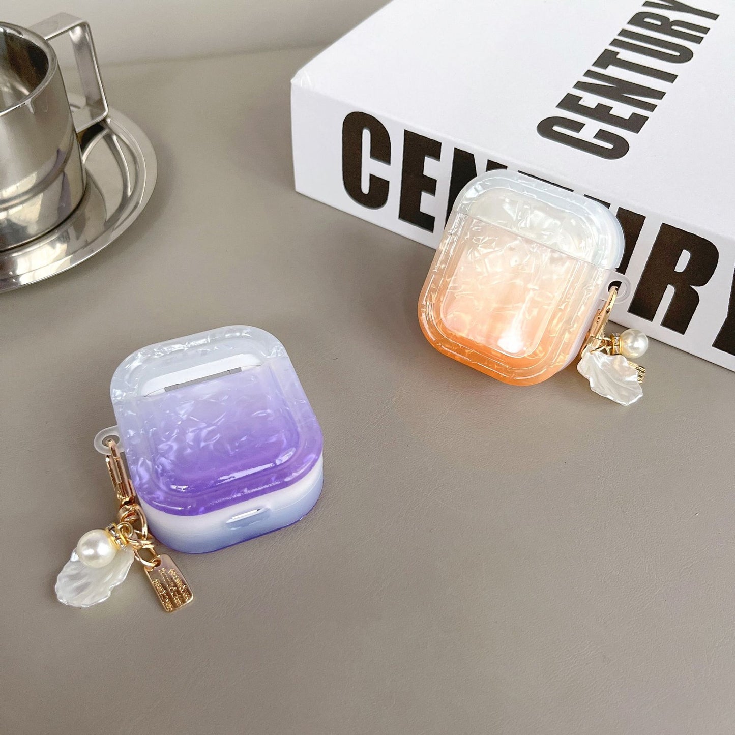 TPU Cover for Apple AirPods with Charging Case (2016) / (2019) / AirPods with Wireless Charging Case (2019) , Gradient Shell Grain Square Earphone Case with Pendant