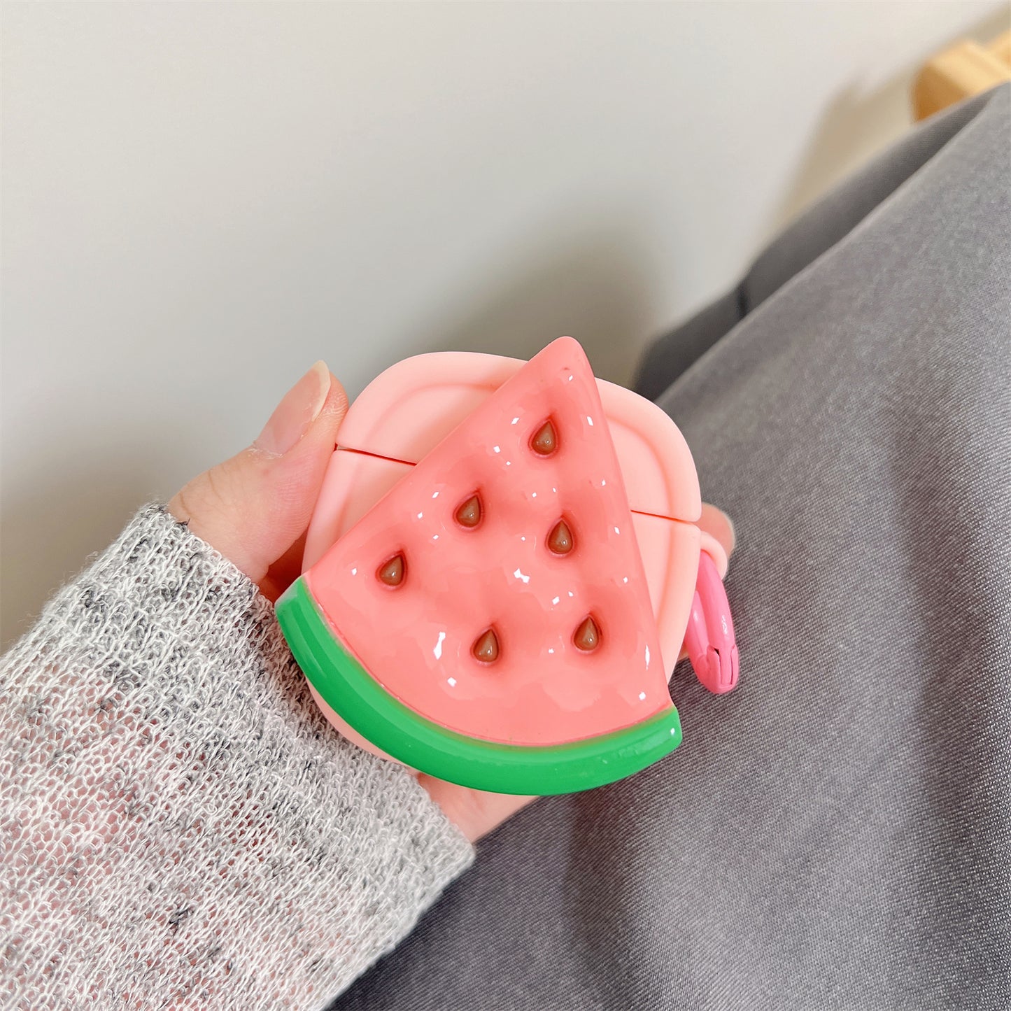 Creative Fruit Earphone Case for Apple AirPods with Charging Case (2016) / (2019) / AirPods with Wireless Charging Case (2019) Silicone Cover with Buckle