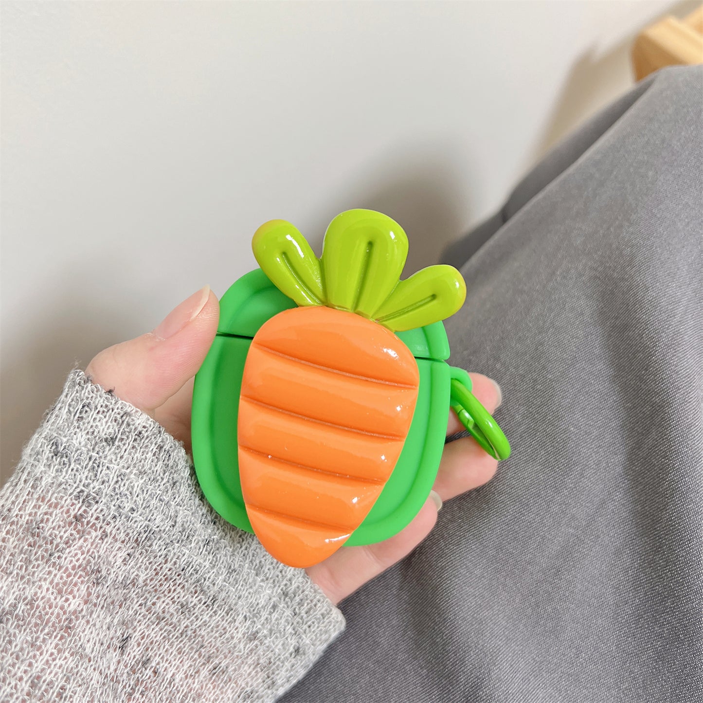 Creative Fruit Earphone Case for Apple AirPods with Charging Case (2016) / (2019) / AirPods with Wireless Charging Case (2019) Silicone Cover with Buckle