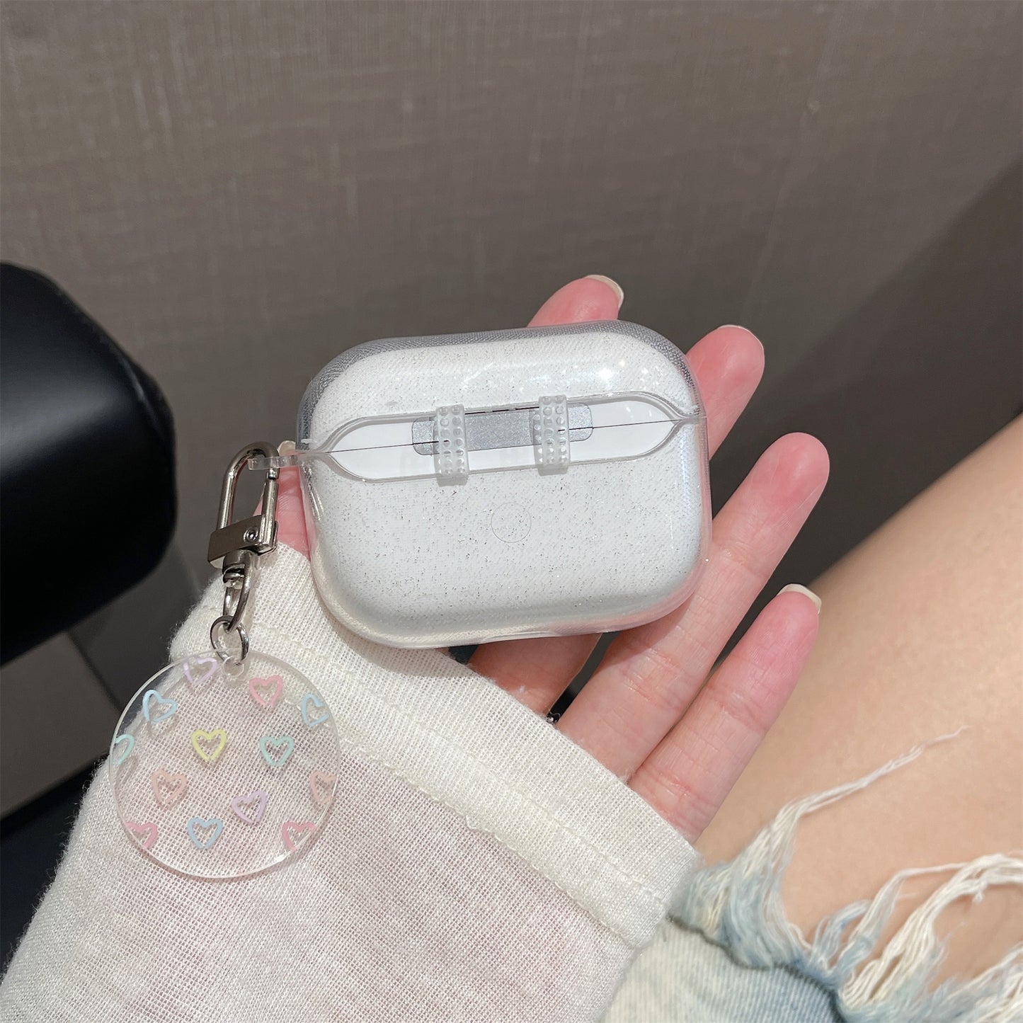 For AirPods Pro 2 Glitter TPU Earphone Case Heart Pattern Printed One-Piece Protective Cover with Pendant