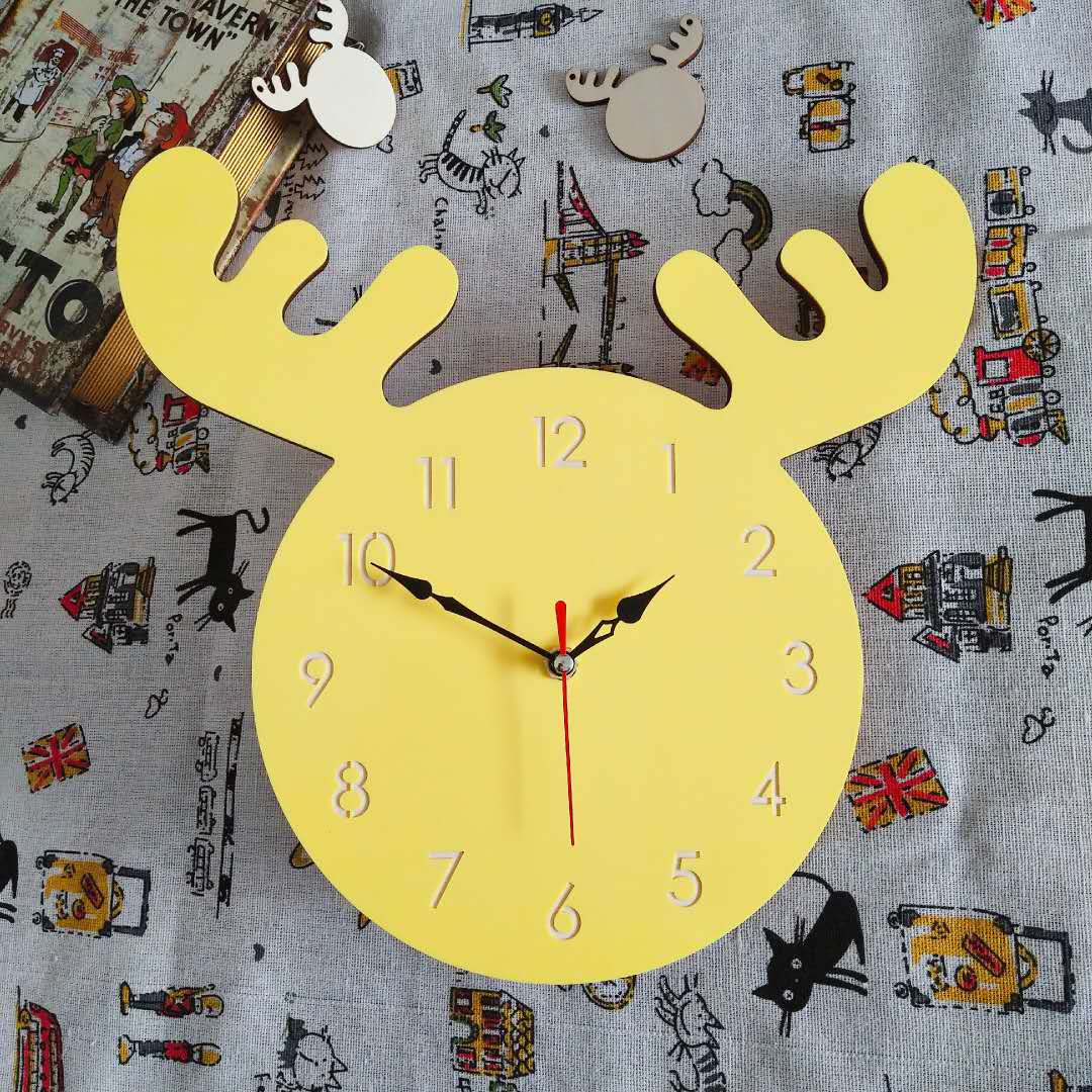 Cute Moose Decorative Quartz Wall Clock Battery Operated Silent Clock for Living Room, Bedroom