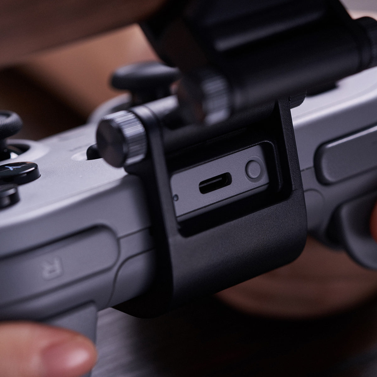 8BITDO Adjustable Aluminium Alloy Phone Holder Gaming Clip Bracket for 8BitDo Pro 2 Bluetooth Controller