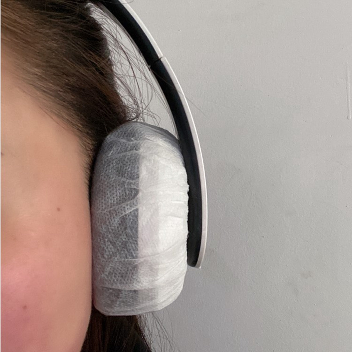 100Pcs/Set Non-Woven Sanitary Headset Ear Cover Disposable Stretch Covers Dust-proof for On-Ear Headphones with 6.5-7.5cm Earpads