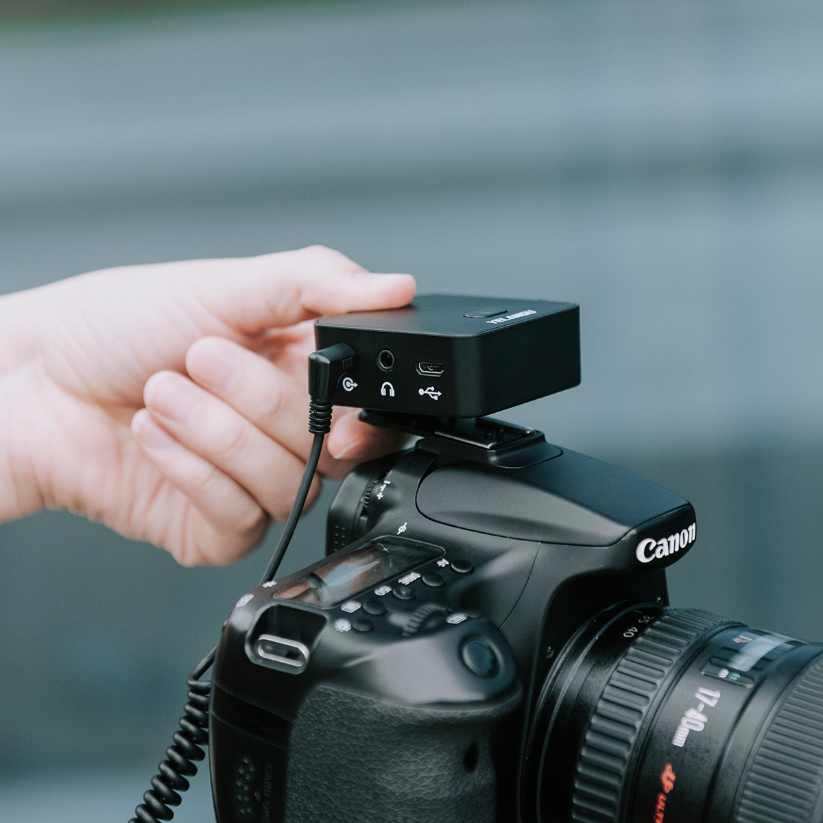 YELANGU MX5 Portable Lavalier Microphone Interview Recording Wireless Mic for Smartphone PC DSLR Camera