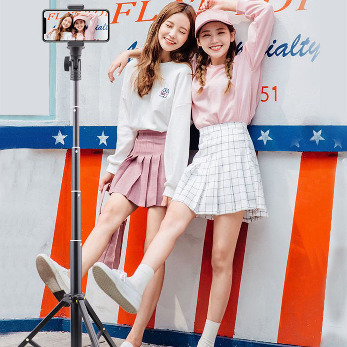 T9 5-Section 140cm Telescopic Selfie Stick Phone Holder Live Streaming Tripod Stand with Phone Clip + Bluetooth Remote Control + Storage Bag