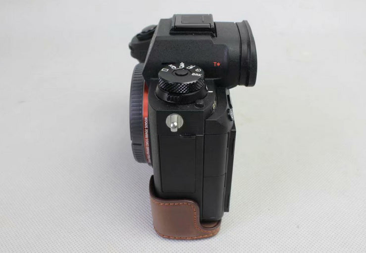 Half Camera PU Leather Protective Case for Sony ILCE-9 / A9 / A7RM3 A7RIII